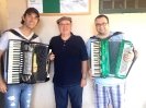 Pai, Sr. Élvio e Filho, Élvio Filho. Amigos. E delhe gaita!